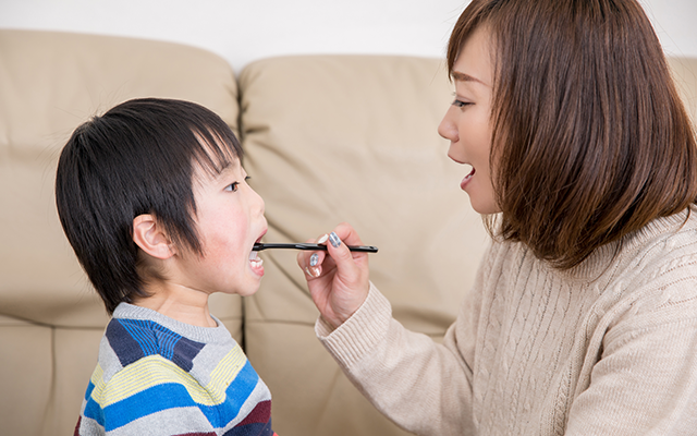 小学生でもご家庭で仕上げ磨きをお願いします